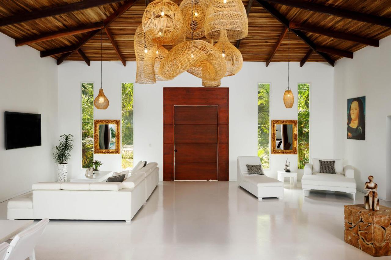 Gigi Brown Villa Frida Beachfront Puerto Viejo de Talamanca エクステリア 写真