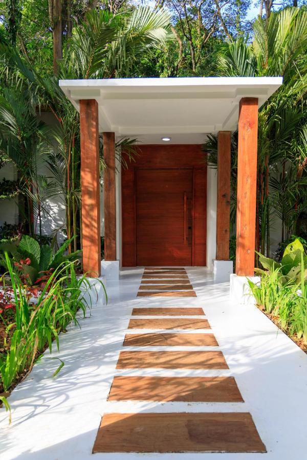 Gigi Brown Villa Frida Beachfront Puerto Viejo de Talamanca エクステリア 写真