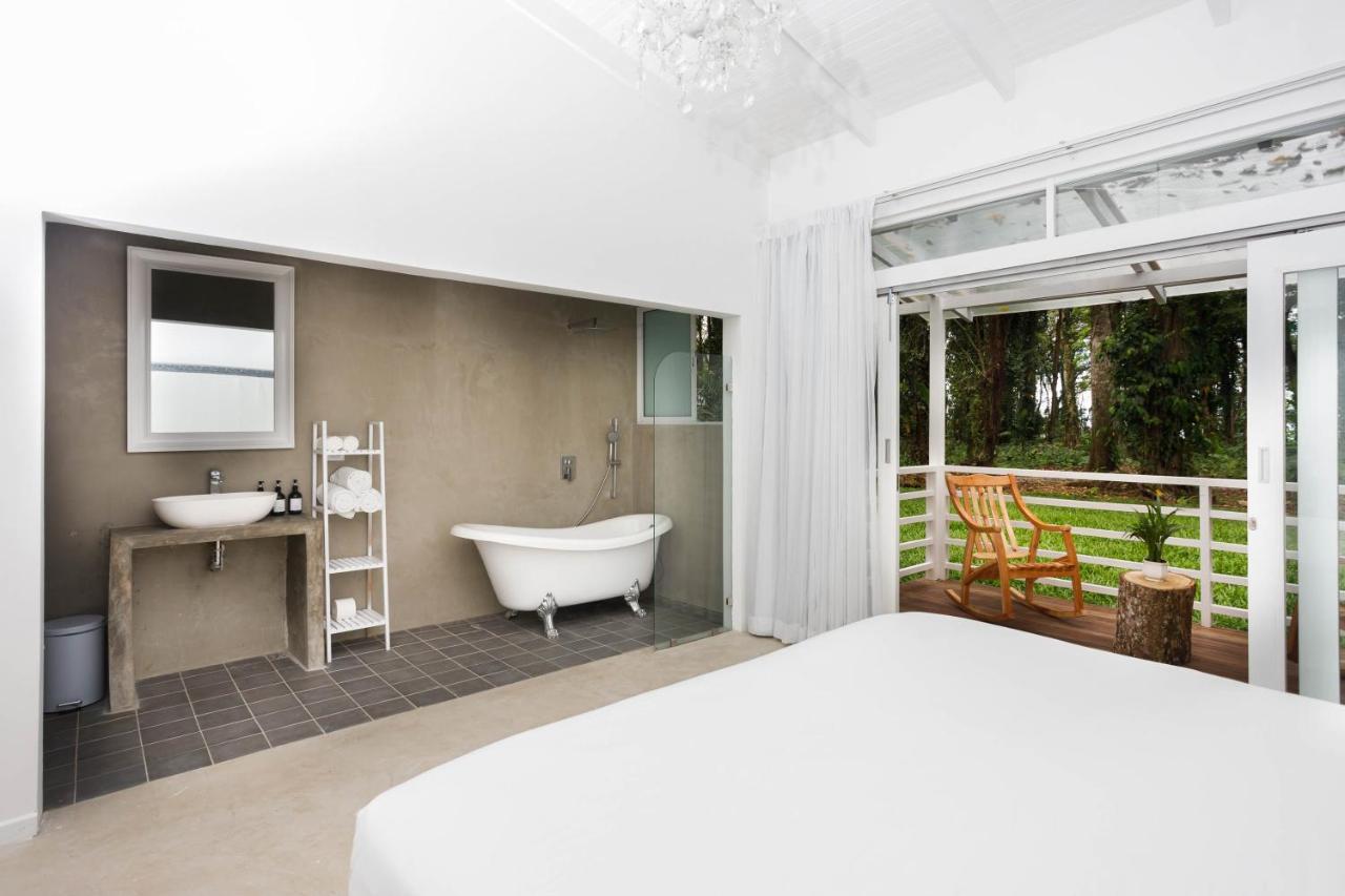 Gigi Brown Villa Frida Beachfront Puerto Viejo de Talamanca エクステリア 写真